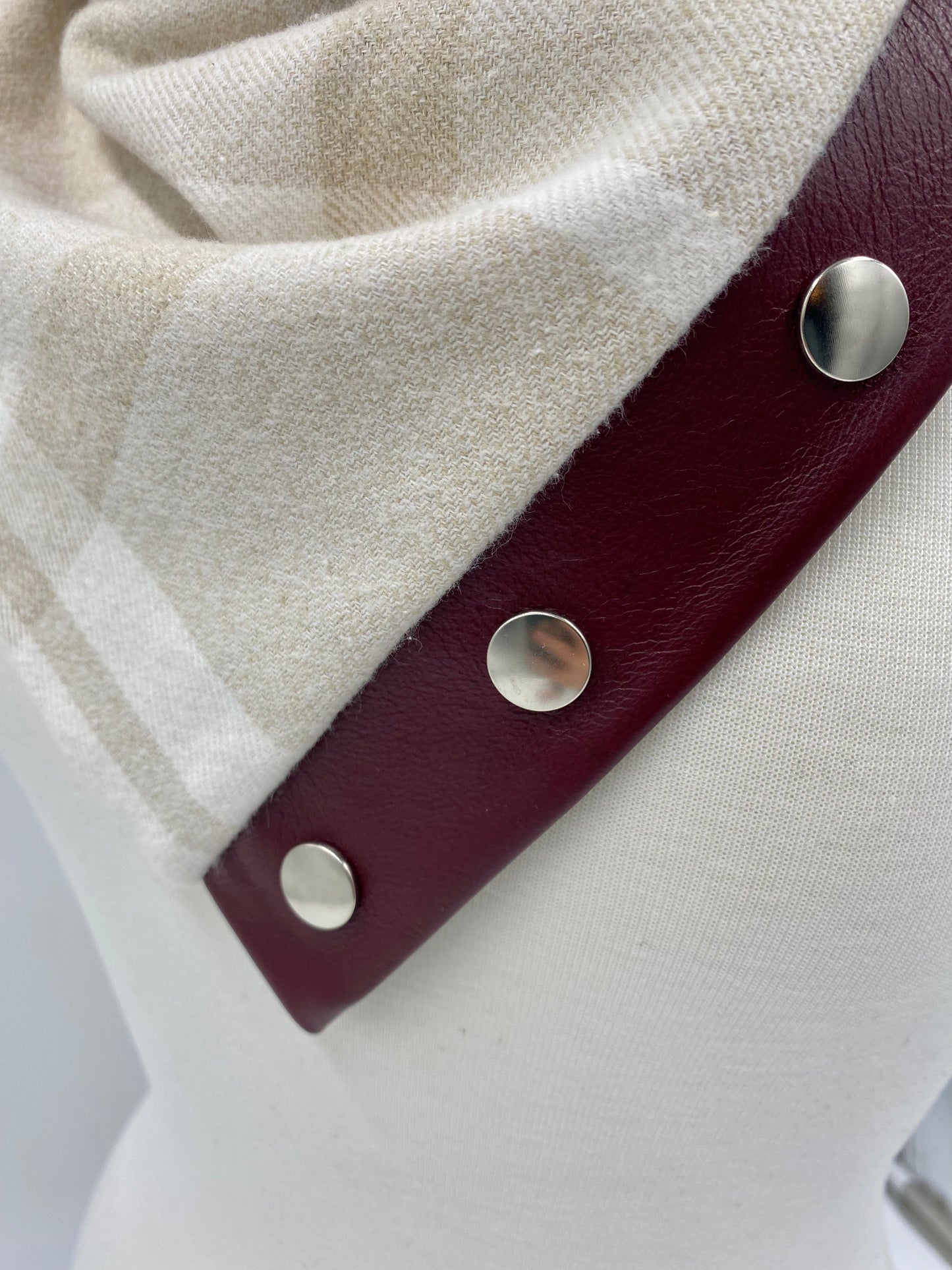 Latte (Burgundy Leather)